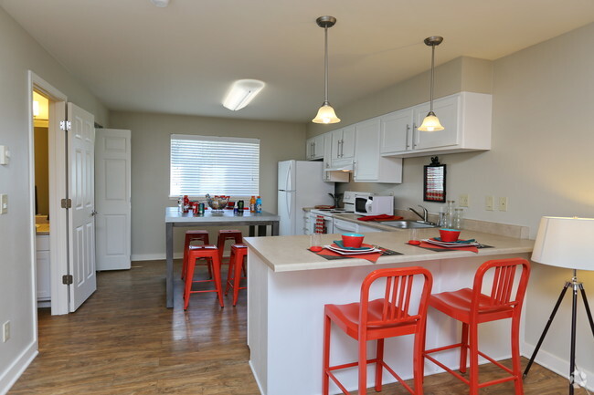 2 BR-Breakfast Bar - Greenpointe Townhomes