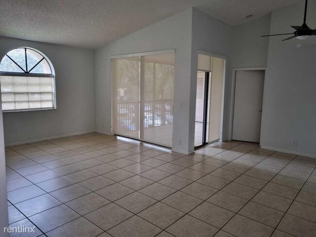 Building Photo - 3 br, 2 bath House - 10791 NW 14th St Apt 293