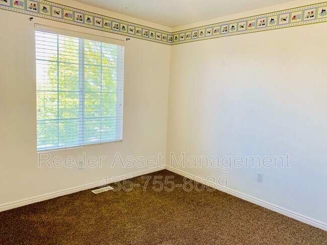 Foto del edificio - 1382 Black Mountain Cir