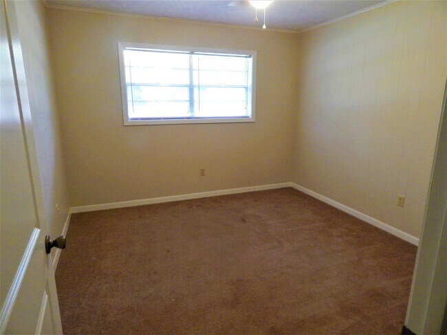 Bedroom 1 - 214 E Parker Rd