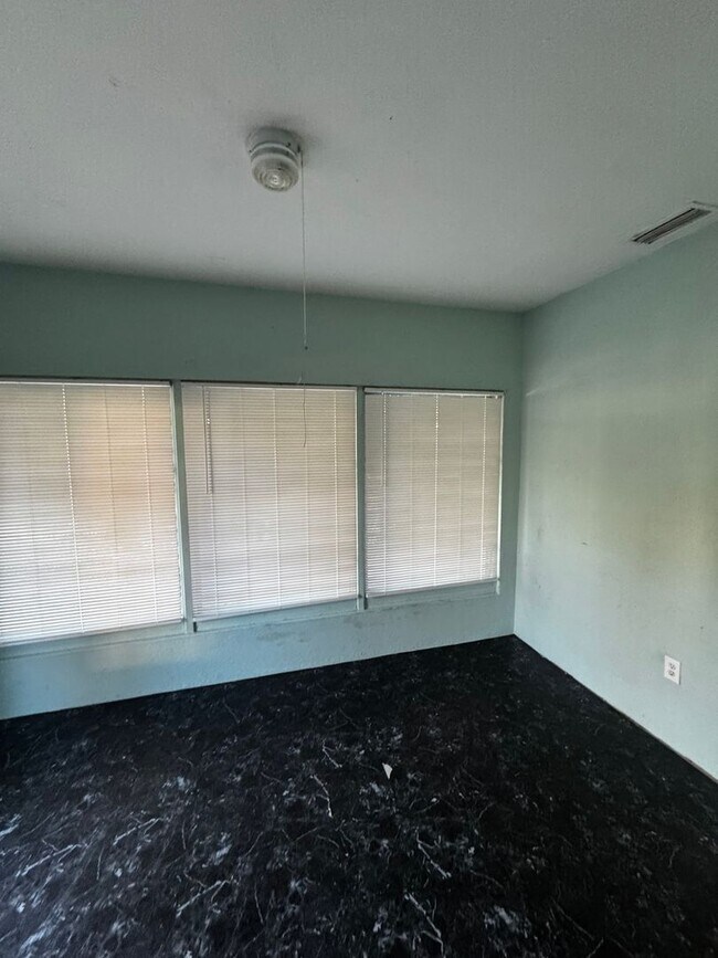 Building Photo - Charming Cottage with Detached Storage Garage