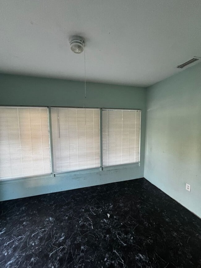 Foto del edificio - Charming Cottage with Detached Storage Garage