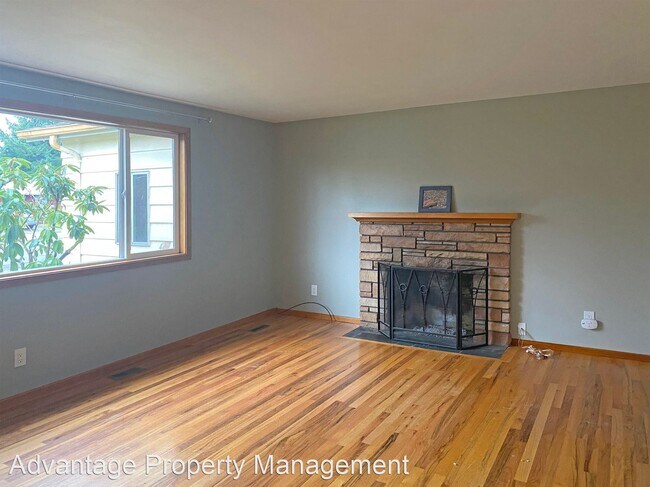 Foto del edificio - 3 br, 1.5 bath House - 1640 NW 17th Street