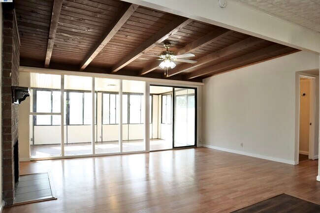 Building Photo - 600 Orangewood Dr