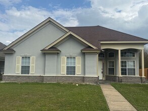 Building Photo - 2635 Royal Downing Ct
