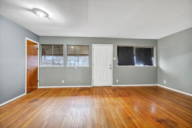 Foto del edificio - 10508 Lilac Ave