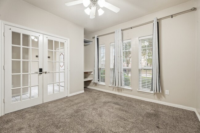 Foto del edificio - 6605 Fallen Breeze Ln