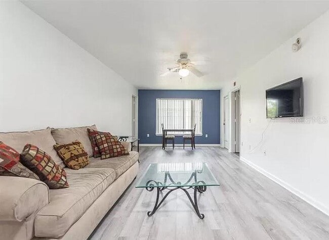 Building Photo - 3800 SW 20th Ave