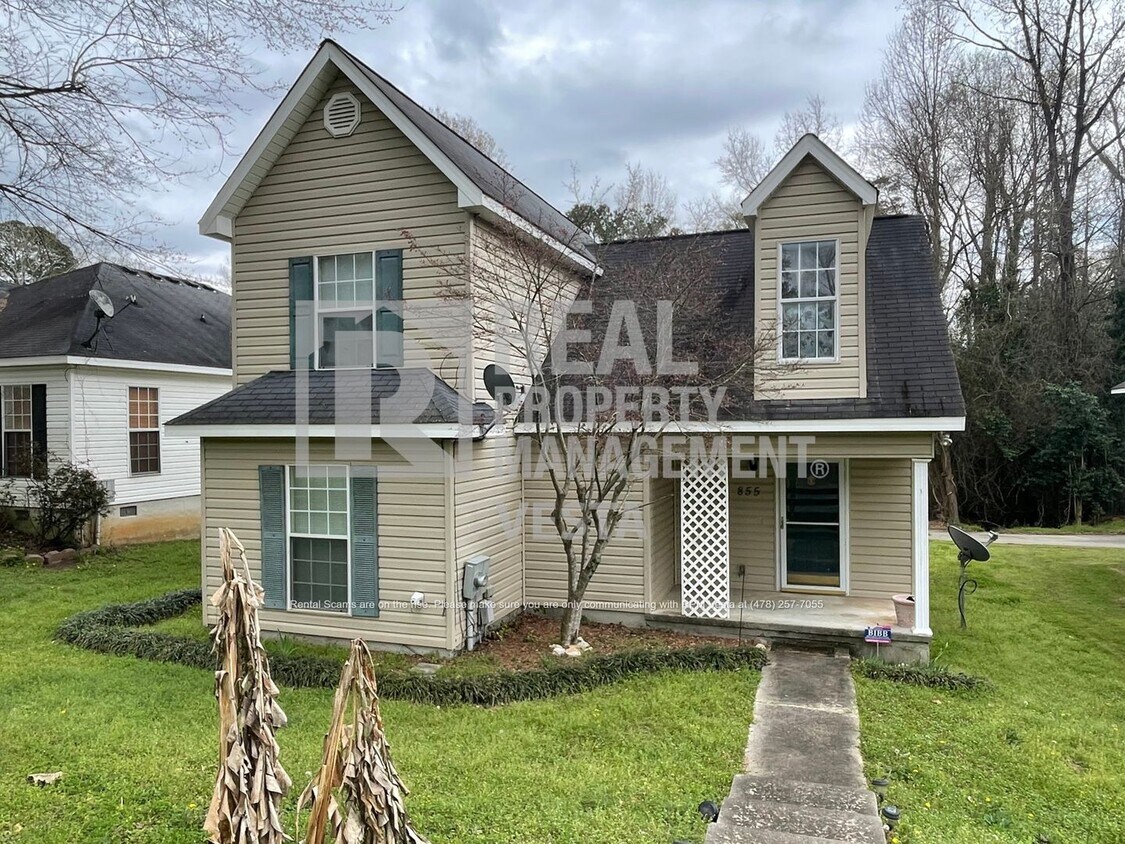 Primary Photo - Charming Three Bedroom Home in Convenient ...