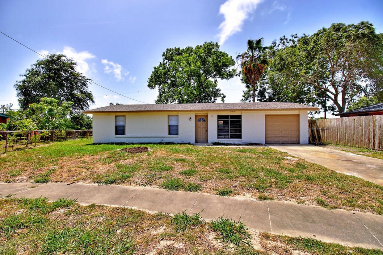 Primary Photo - 661 Aristocrat - 4/bedroom 2/bathroom - $1...