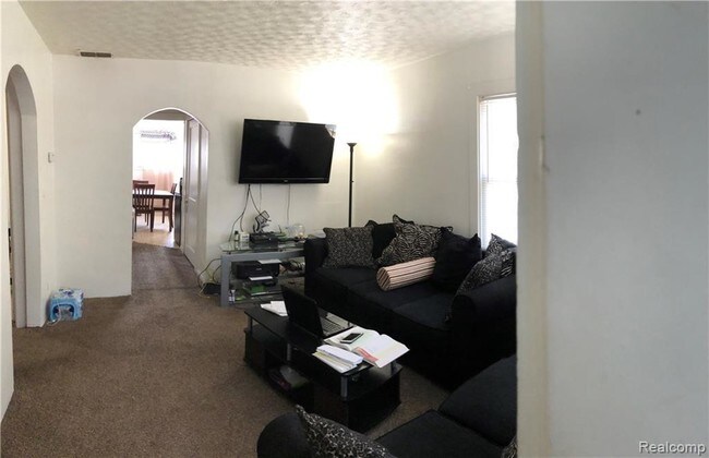 Building Photo - 5655 N Silvery Ln