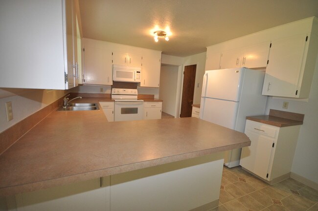 Building Photo - 3754 N Pepperwood Dr