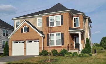 Building Photo - 24800 Beardgrass Pl