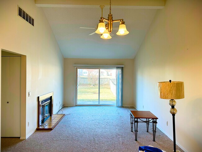 Foto del edificio - 731 Higgins Rd