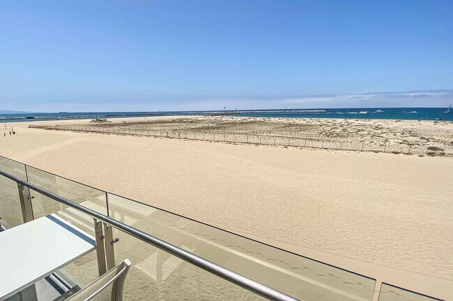 Building Photo - 5209 Ocean Front Walk