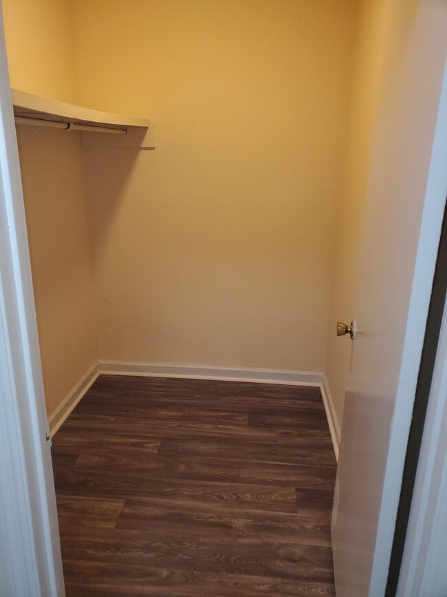 Front Entry Closet - Post Ridge