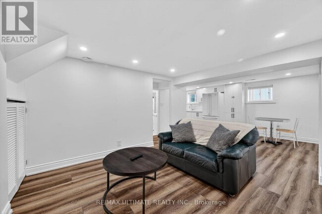 Building Photo - 818 Krosno Blvd