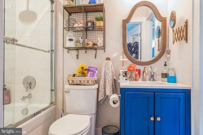 Bathroom - 16 17th St NE