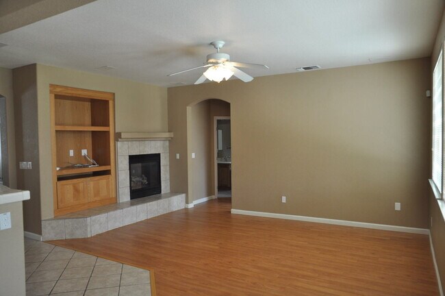 Building Photo - Cul de Sac Spacious 4 Bedroom Two-Story Home