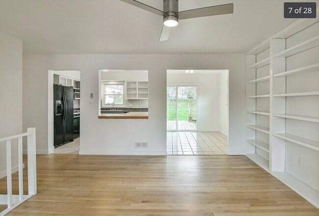 Building Photo - 1423 E Dunstan Dr