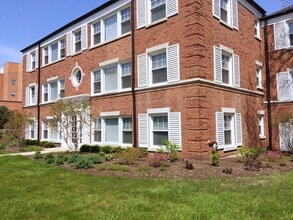Building Photo - 837 Mulford St