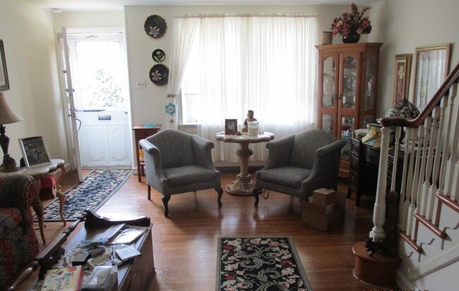 Sala de estar - 6600 Tackawanna St