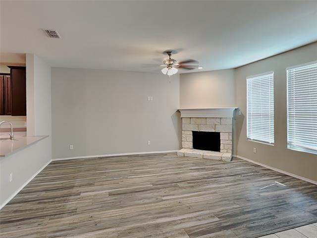 Foto del edificio - 215 Saddlebrook Ln