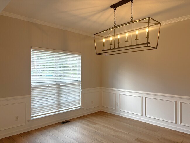 Building Photo - 1673 Jamestown Ave