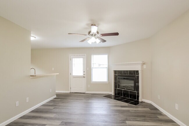 Foto del edificio - 1528 Glen Oaks Dr