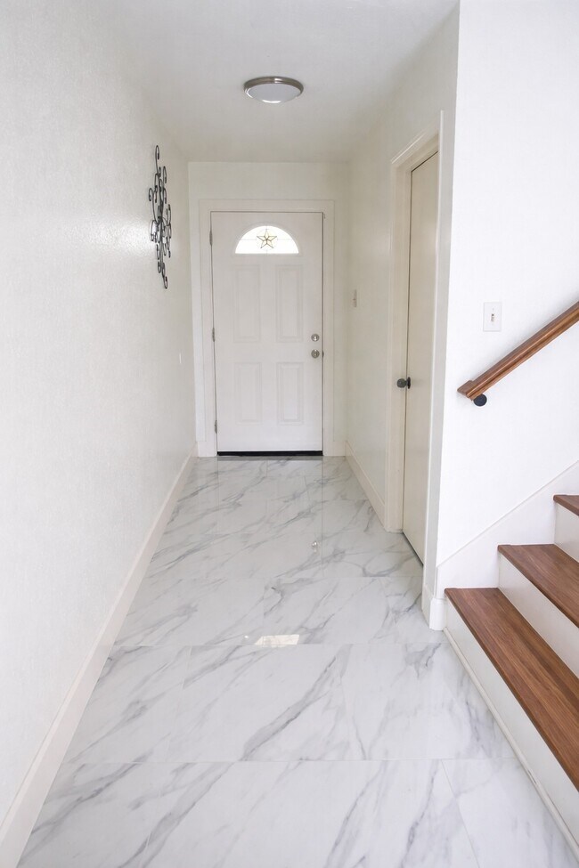 Foto del edificio - 12255 W Village Dr