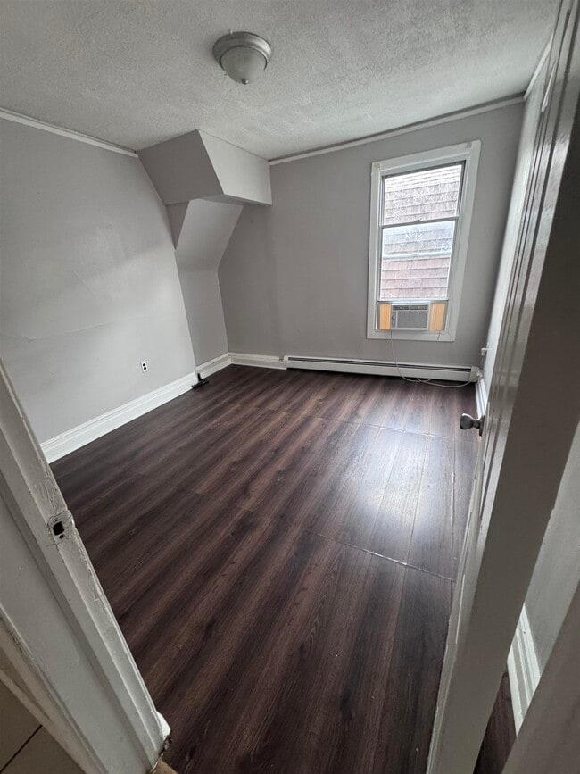 Foto del edificio - 649 Mt Prospect Ave