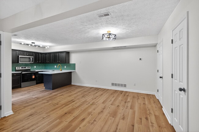 Building Photo - 433 Darby Creek Rd