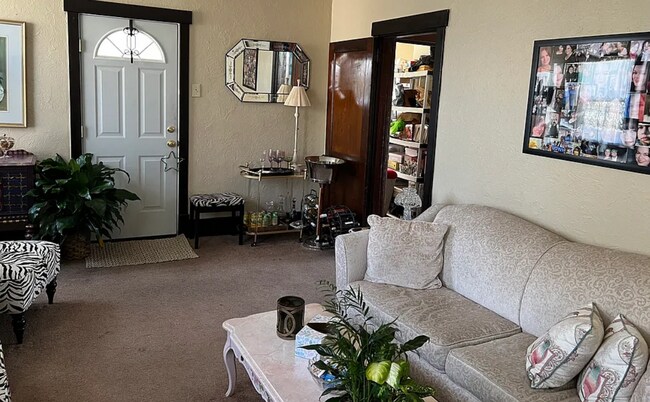 Foto del edificio - 12 W Bellecrest Ave