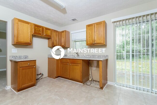 Foto del edificio - 4 Bedroom Pet-Friendly Home in Hampton, GA with Main Street Renewal