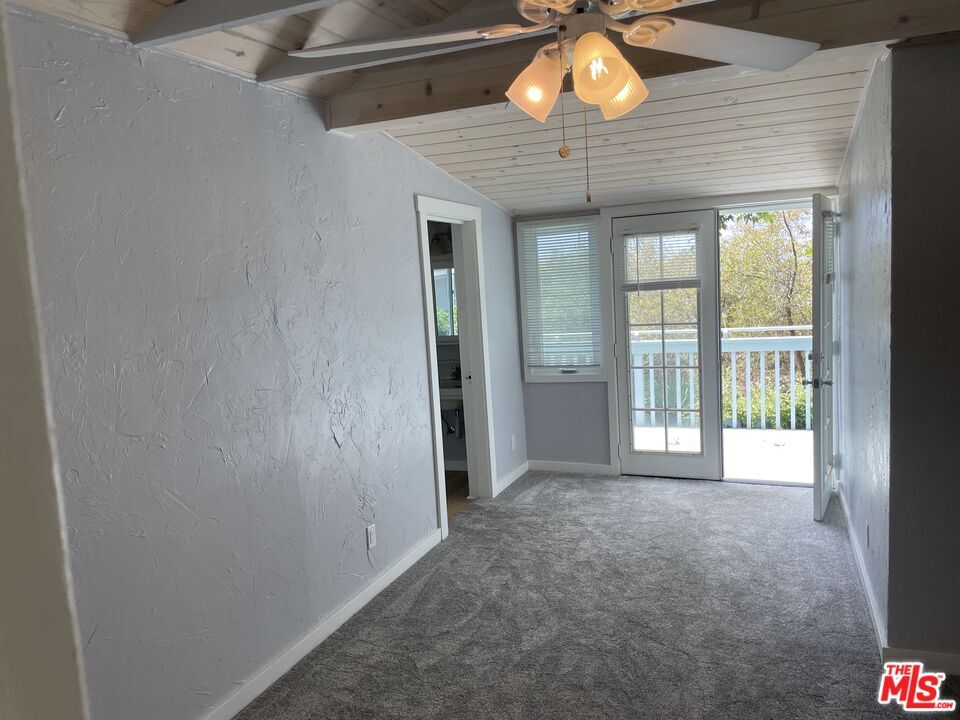 Foto del edificio - 3949 Las Flores Canyon Rd