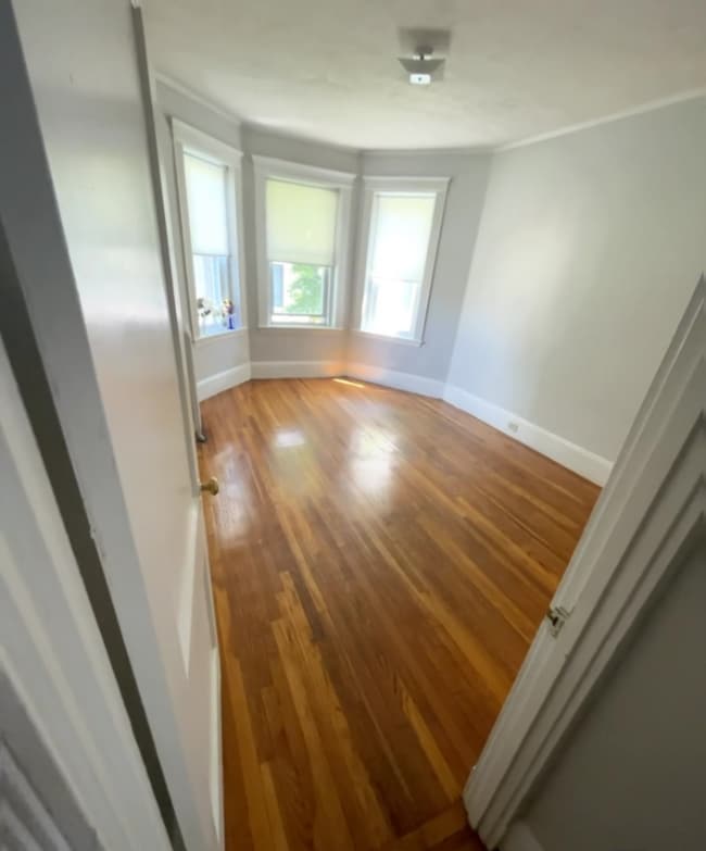 Building Photo - 75 Chester St