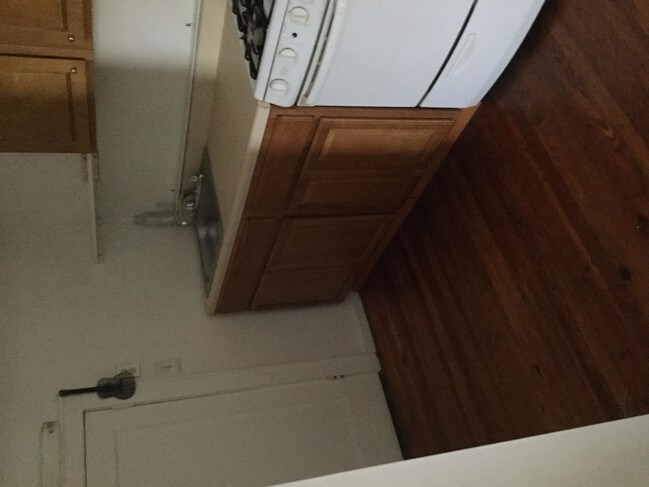 Building Photo - bedroom in Sunnyside NY 11104