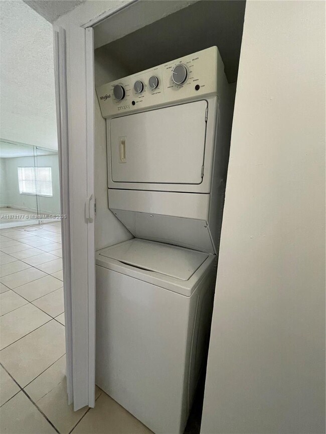 Building Photo - 2390 Coral Springs Dr