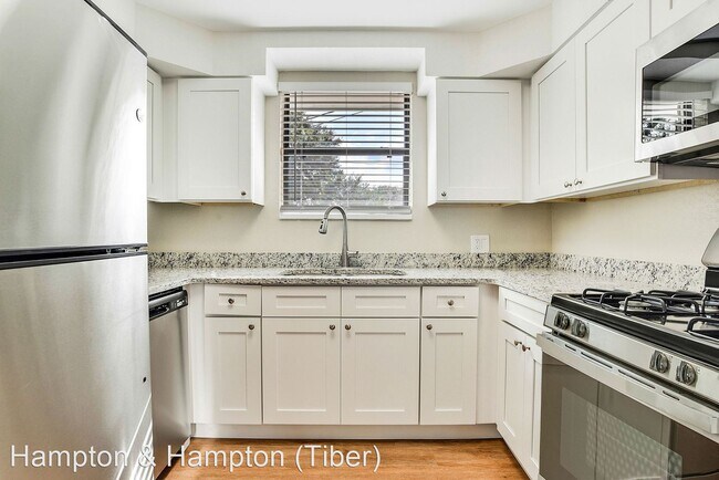 Building Photo - 3 br, 1.5 bath House - 2640 NORTHLAND ROAD