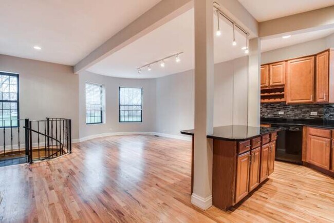 Cocina/sala de estar - 5012 S Calumet Ave
