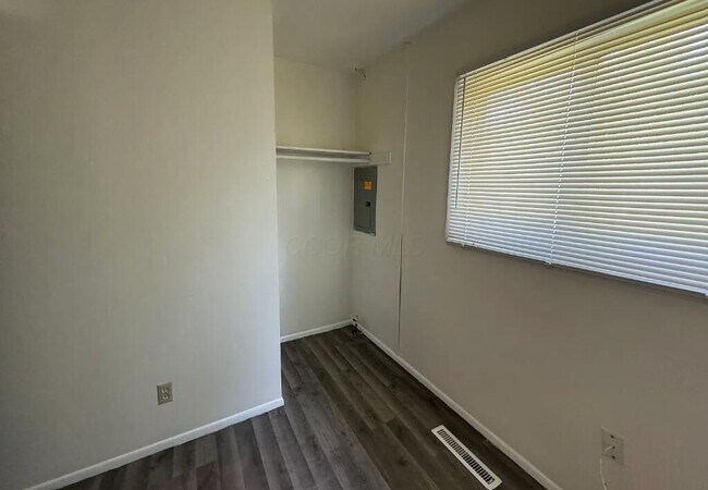 Building Photo - 3638 Clearwater Dr