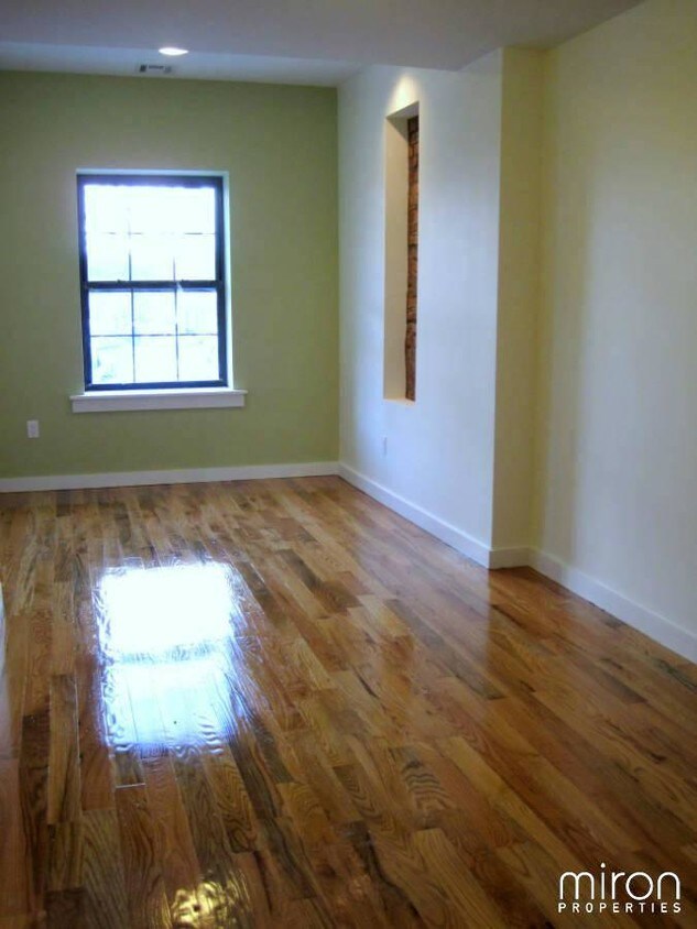 Primary Photo - 1249 Jefferson Ave