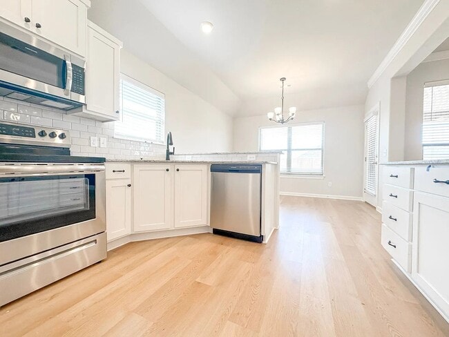Building Photo - 430 Willow Dr