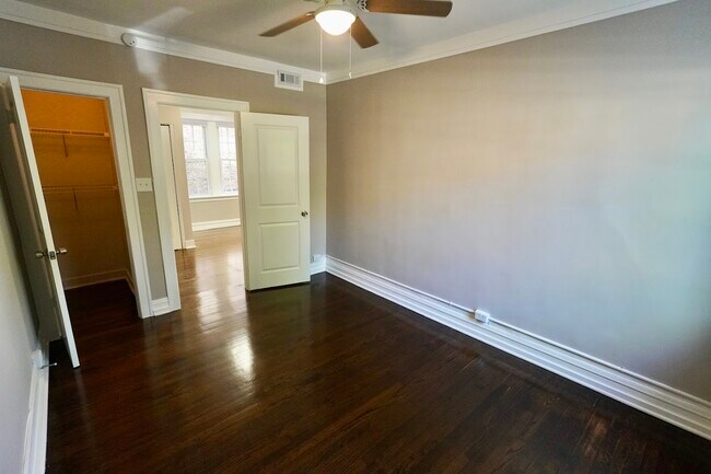 Foto del edificio - 6707 S Artesian Ave