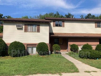 Building Photo - 6079 In the Pines Dr SE