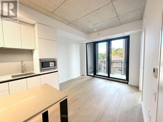 Photo du bâtiment - 1720 Bayview Ave