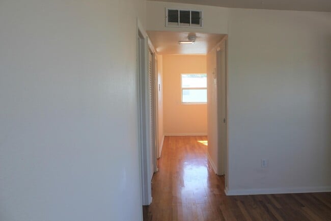 Building Photo - 651 Palm Dr