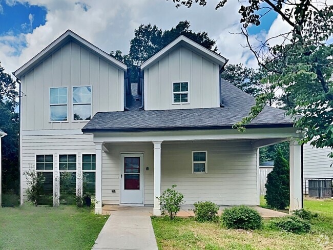 Building Photo - 1110 Wedgewood Dr NW