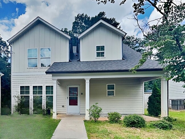 Building Photo - 1110 Wedgewood Dr NW