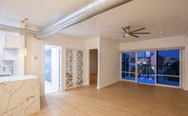 Building Photo - 805 N 4th Ave
